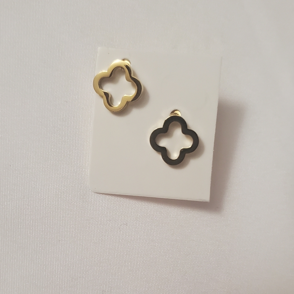 SET!!! Gold Clover Necklace and Earring (Both are open cut design) - Picture 3 of 5